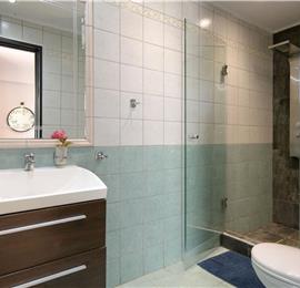 4 bedroom villa with pool, Chalikounas, sleeps 8